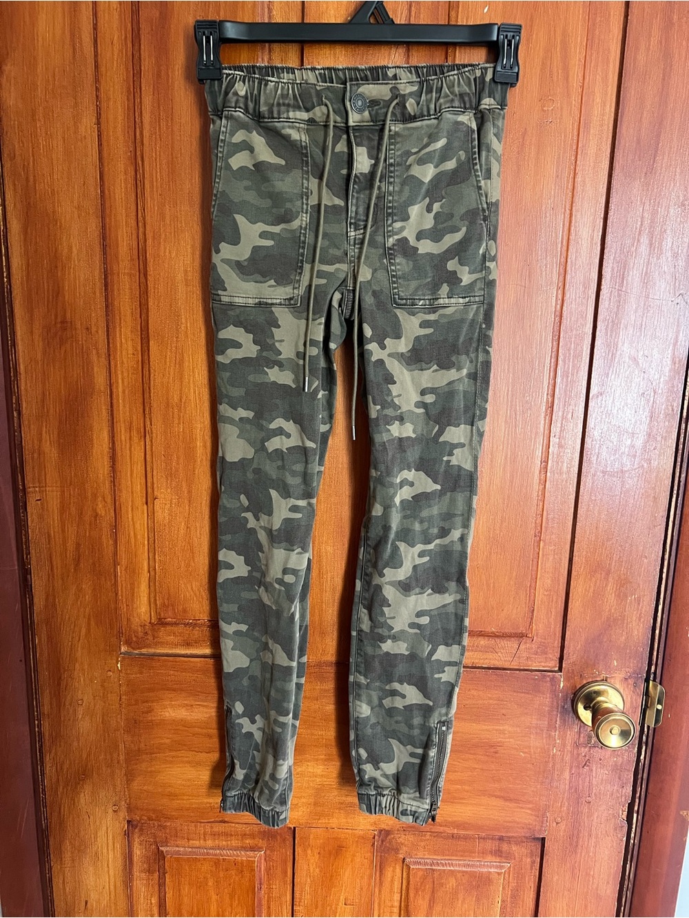 American Eagle Outfitters Camo Jogger Pants